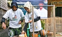 Gerakan Passeddingeng Ganjar Ajarkan Warga Membuat Songkok Recca - JPNN.com