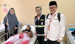 3 Berita Artis Terheboh: Ibunda Oki Setiana Dewi Sakit, Fuji Rugi Miliaran - JPNN.com