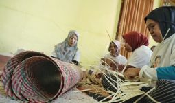 Gerakan Passeddingeng Ganjar Adakan Pelatihan Kerajinan Tangan Bareng Warga Bone - JPNN.com
