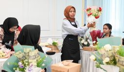 Sahabat Sandi Uno Ciptakan Peluang Bisnis Usaha Buket Bunga di Kota Makassar - JPNN.com