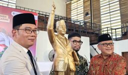 Patung Bung Karno di GOR Saparua, Ikhtiar Kang Emil Membayar Jasa Pendiri Bangsa - JPNN.com