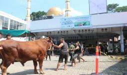 Masjid Al Aqsha BSD Salat Id 2 Kali, Nonmuslim juga Ngotot - JPNN.com