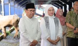 Saksikan Pemotongan Hewan Kurban di Kantor Kemnaker, Menteri Ida Fauziyah Bilang Begini - JPNN.com