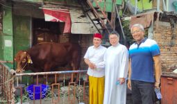 Gereja Santa Theresia Jakarta Serahkan Hewan Kurban ke Ustaz Babay di Tanah Abang - JPNN.com
