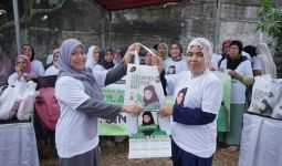 Sukarelawan Sintawati Berbagi Daging Kurban untuk Warga Jagakarsa - JPNN.com