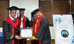Capt. Marcellus Hakeng Dianugerahi Gelar Doktor Kehormatan Bidang Maritim - JPNN.com