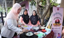 Mak Ganjar Bikin Pelatihan Pembuatan Martabak Kentang untuk Ibu-Ibu di Palembang - JPNN.com
