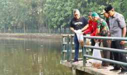 Canda 'Kerja Sama Politik' Ikan Warna-Warni dalam Plastik di Ultah Hasto PDIP - JPNN.com