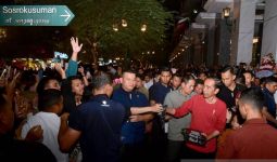 Jokowi Menikmati Malam Minggu di Malioboro Yogyakarta - JPNN.com