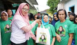 Relawan Asandra Berbagi Sembako di Sejumlah Lokasi di Kabupaten Malang - JPNN.com