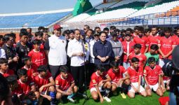 Menpora Dito Dampingi Presiden Jokowi Tinjau Seleksi Timnas U-17 Indonesia di Bandung - JPNN.com