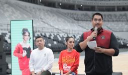 Cinta Laura Dampingi Menpora Dito Umumkan FIBA World Cup 2023 - JPNN.com