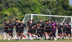 Arema FC Pinjamkan 4 Pemain ke Bandung, Ini Daftarnya - JPNN.com