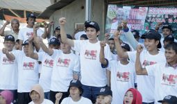 Sukarelawan Ganjar Beri Bantuan Dongkrak dan Alat Steam Bagi Sopir Truk di Indramayu - JPNN.com