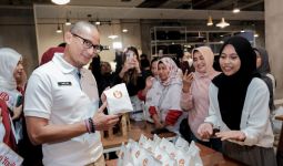 Sandiaga Uno Beri Beasiswa Wirausaha Untuk Ratusan Milenial di Makassar - JPNN.com
