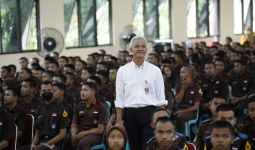 Ganjar Pranowo Buka Layanan Aduan Pungli Sekolah di Jateng - JPNN.com