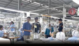 Bea Cukai Magelang Kawal Ekspor Garmen Asal Temanggung ke Negeri Paman Sam - JPNN.com