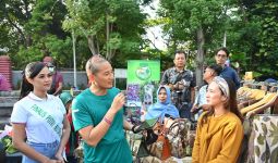 Sandiaga Bantu Pemasaran UMKM Hingga Salurkan Sembako Murah di Surabaya - JPNN.com