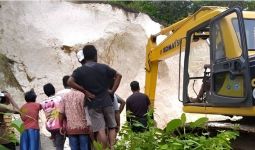 4 Orang Tewas Tertimbun Tanah Longsor Saat Kerja Bakti Bangun Musala di Banggai Laut - JPNN.com