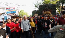 Ribuan Warga hingga Kesenian Reog Sambut Kehadiran Ganjar Pranowo di Ngawi - JPNN.com