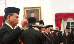 Ucap Sumpah di Depan Jokowi, Budi Arie Projo Jadi Menkominfo Pengganti Johnny Nasdem - JPNN.com