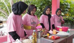 Srikandi Ganjar Adakan Pelatihan Pembuatan Kue Bagea di Donggala - JPNN.com