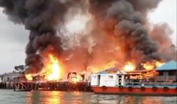 Kebakaran Hebat Terjadi di Pulau Buluh, 9 Rumah Ludes Terbakar, Satu Orang Tewas - JPNN.com