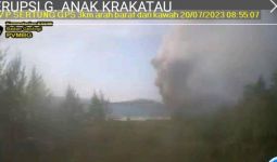 Gunung Anak Krakatau Erupsi Lagi, Melontarkan Abu Vulkanik Setinggi 2.000 meter - JPNN.com
