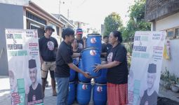 Pandawa Ganjar Gelar Bakti Sosial dan Berikan Tempat Sampah Bagi Warga di Makassar - JPNN.com