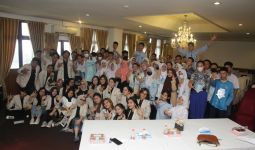 Mahasiswa Usahid Sukses Mengedukasi Siswa SMK, Bijak Menggunakan TikTok - JPNN.com