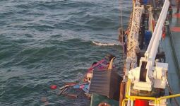 Kru Kapal MT Kakap Selamatkan 6 Pria yang Kapalnya Tenggelam di Tanjung Priok - JPNN.com