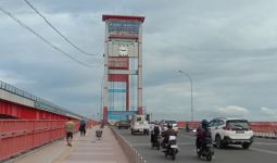 Jembatan Ampera Dicat Ulang, Pengamat Sosial: Jangan Lagi Pakai Warna Simbol Parpol - JPNN.com