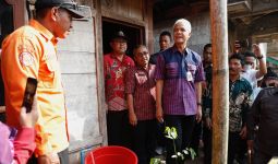 Ganjar Beri Bantuan Air Bersih Gratis untuk Warga Kurang Mampu di Banjarnegara - JPNN.com