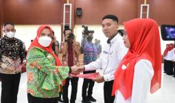 304 Guru PPPK di Bandar Lampung Dilantik, Begini Pesan Wali Kota Eva Dwiana - JPNN.com