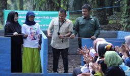 Ganjar Muda Padjadjaran Bangun Bak Sampah Buat Warga di Subang - JPNN.com