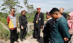 Ganjar Perbaiki Jalan di Temanggung Untuk Tingkatkan Aktivitas Pertanian - JPNN.com