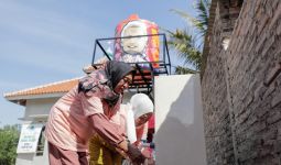Mak Ganjar Serahkan Bantuan Sumur Bor Untuk Warga Lampung Selatan - JPNN.com