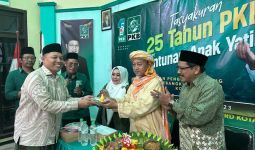 Cak Rochim dan DPC PKB Surabaya Rayakan Harlah ke-25 Bersama Anak Yatim - JPNN.com