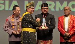 Reynhard Silitinga Terima Penghargaan dari BNPT Awards 2023 - JPNN.com