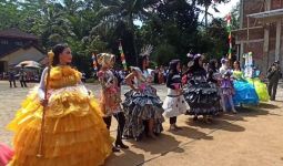 Unik, Orang Muda Ganjar Gelar Recycle Costume Show di Wonosobo - JPNN.com