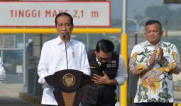 Jokowi Sorot Investasi di Jabar, Kang Emil Menundukkan Badan - JPNN.com