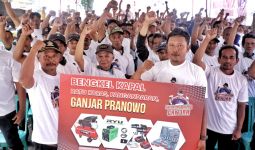Nelayan Balad Ganjar Beri Bantuan Peralatan Perbaikan Kapal di Pangandaran - JPNN.com