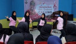 Srikandi Ganjar Lestarikan Musik Tradisional Melalui Pertunjukan Calung - JPNN.com