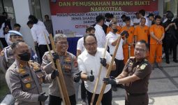 Polda Riau Musnahkan 23,6 Kg Sabu-Sabu Hasil Tangkapan di Tembilahan - JPNN.com