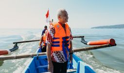 Ganjar Pranowo Meluncurkan Perahu Listrik di Cilacap, Bantu Nelayan Menghemat Pengeluaran - JPNN.com