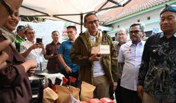 Sandiaga Uno Berikan Bantuan DPUP Bagi 5 Desa Wisata di Jawa Barat - JPNN.com