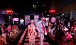 Gabungan Seniman Indonesia Gelar Street Fashion Show dengan Tema Barbie - JPNN.com