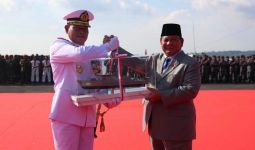 Menhan Prabowo Serahkan Dua Kapal Perang ke TNI AL - JPNN.com