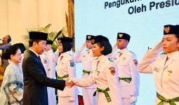 Presiden Jokowi Kukuhkan 76 Anggota Paskibraka 2023, Inilah Nama-namanya - JPNN.com