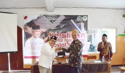 Santri Dukung Ganjar Beri Pelatihan Medsos & Kamera buat Santri Ponpes di Sumedang - JPNN.com